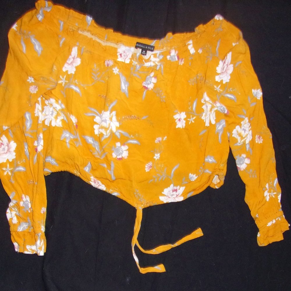 BOHO yellow floral size medium womens shirt  crop top